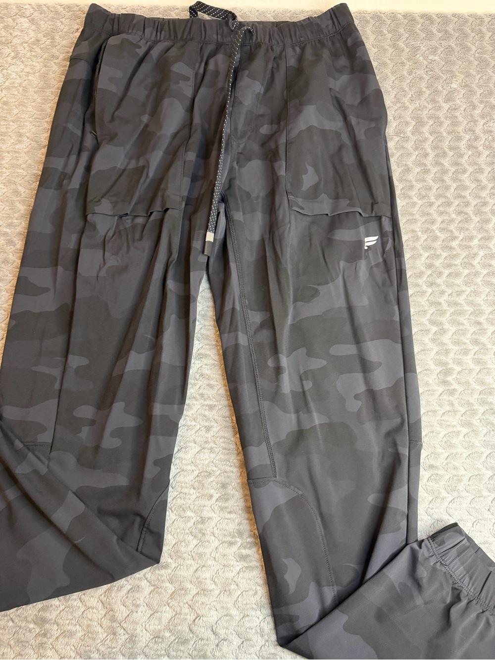 Fabletics Men's Dark Gray Black Camo Jogger Pants